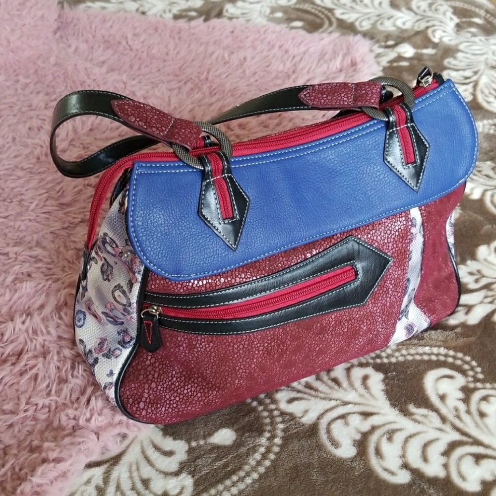 Beautiful NWOT Cirque du Soleil shoulder bag